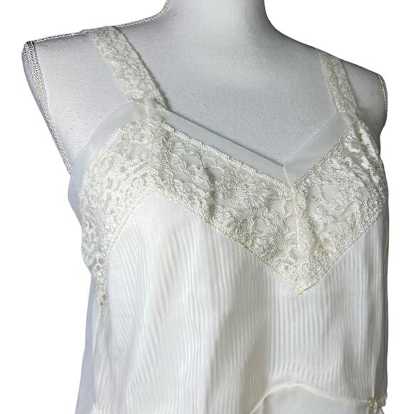 Vintage Lingerie Skirt Set Size Small White Half Slip Camisole Lace Accent Hem - Picture 4 of 10
